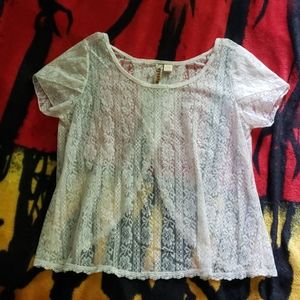 Eyeshadow Lace Cream colored t-shirt